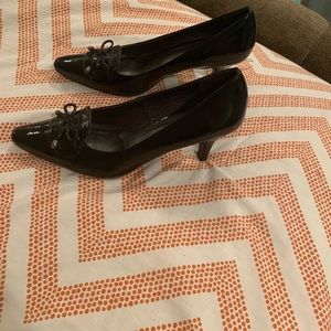 Lifestride women’s black pumps